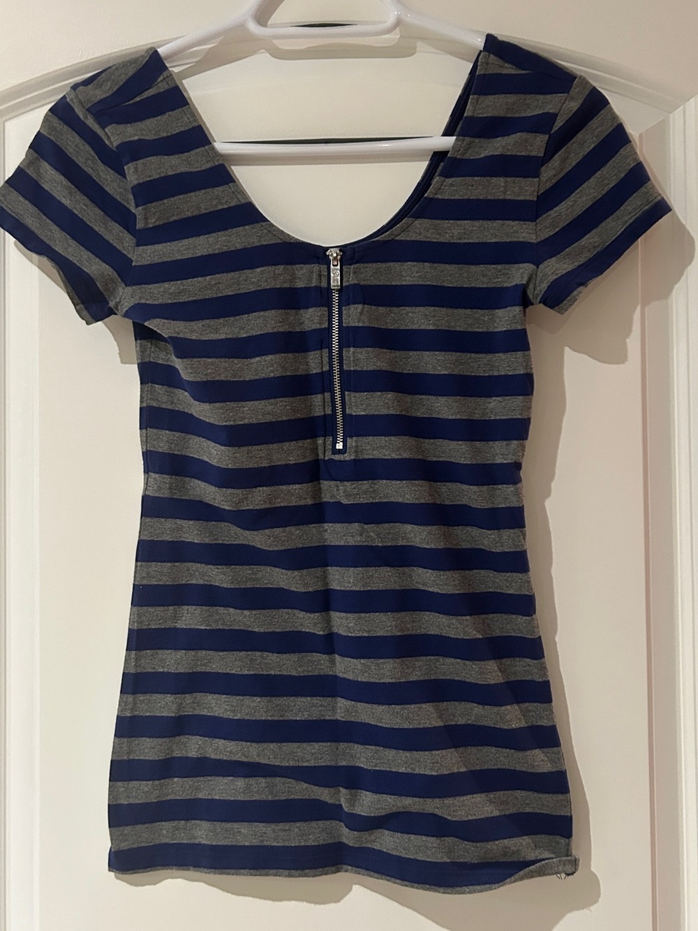 Guess 95% Cotton Navy and Gray Striped Short Sleeve Zip-Front Top